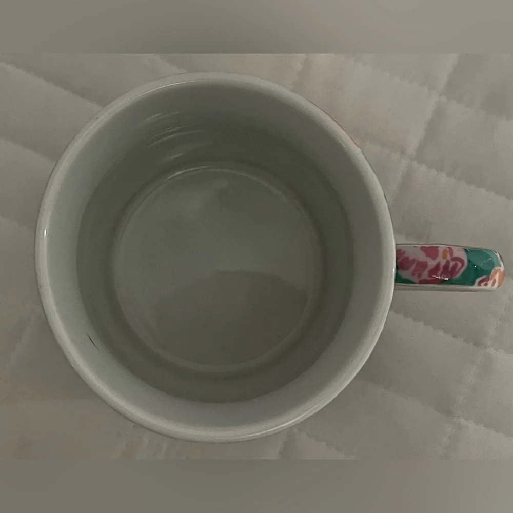 Lilly Pulitzer mug Shell Searching -Slight discoloration on handle shown